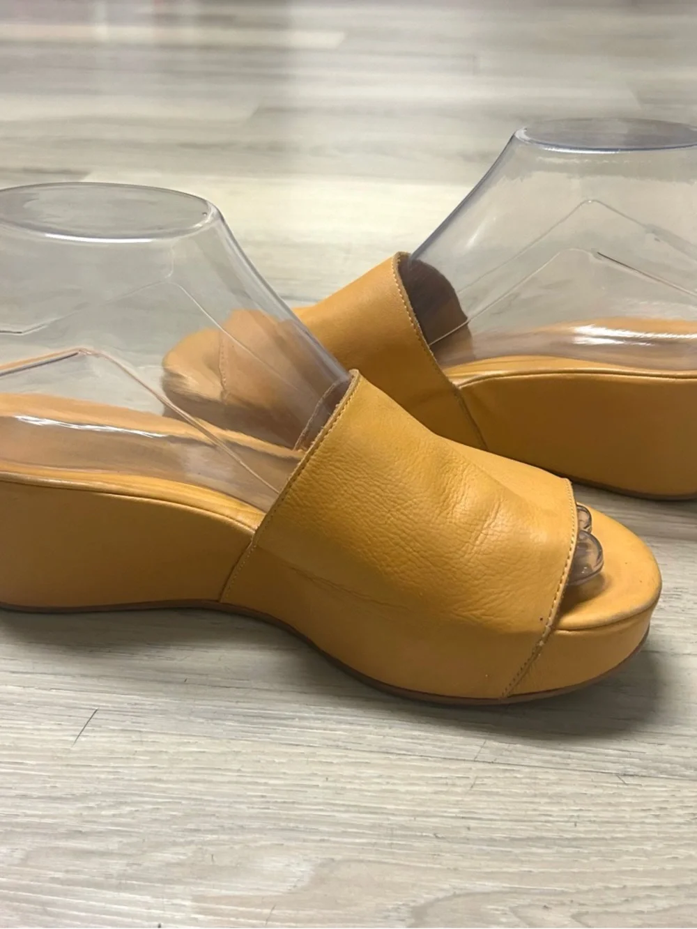 Garnett Hill Sandals Women Sz 8 Yellow Leather Slip On Wedge Made In Italy - Picture 6 of 10